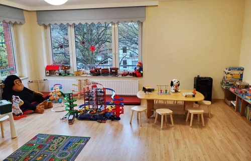 07-Spielzimmer-für-Flüchtlingsunterkunft-durch-Hörer-helfen-Kindern