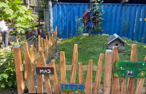 09-Neue-Kletteranlage-für-die-Spielplatzinitiative-Ottensen-finanziert-von-Hörer-helfen-Kindern