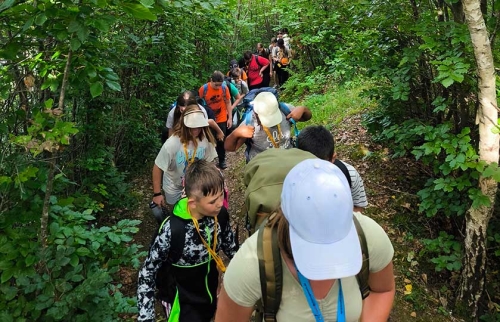 09-Schwimmreise-des-Jugenderholungswerks-finanziert-durch-Hörer-helfen-Kindern