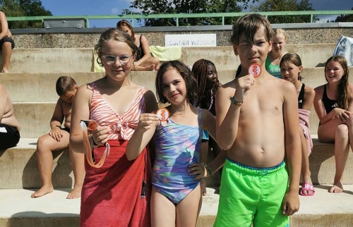 10-Schwimmreise-des-Jugenderholungswerks-finanziert-durch-Hörer-helfen-Kindern