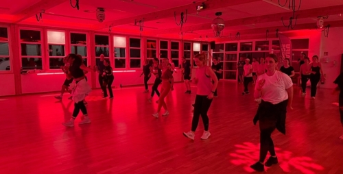 10-Zumba-mit-Alicia-für-Hörer-helfen-Kindern
