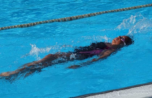 11-Schwimmreise-des-Jugenderholungswerks-finanziert-durch-Hörer-helfen-Kindern