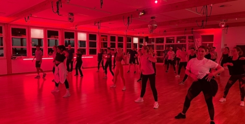 12-Zumba-mit-Alicia-für-Hörer-helfen-Kindern