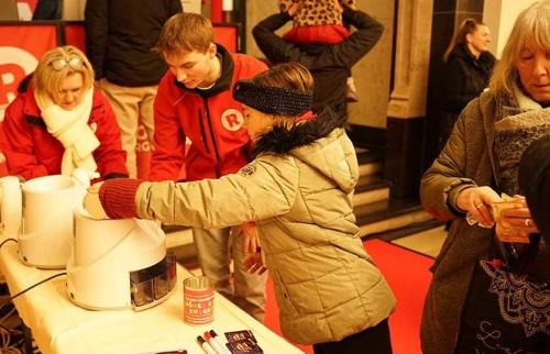 13-Spendertag-2024-für-Hörer-helfen-Kindern