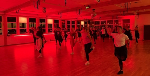 14-Zumba-mit-Alicia-für-Hörer-helfen-Kindern