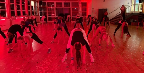 15-Zumba-mit-Alicia-für-Hörer-helfen-Kindern