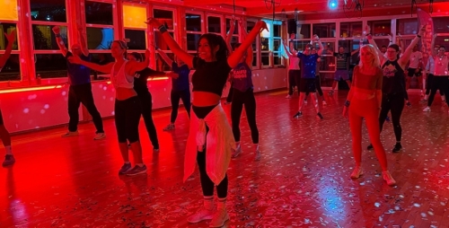 17-Zumba-mit-Alicia-für-Hörer-helfen-Kindern